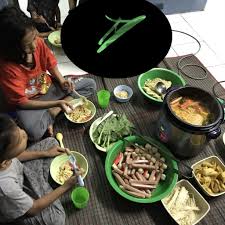 Ketahui 8 cara mudah yang boleh di lakukan dari rumah untuk buat duit dengan youtube santai2. Makan Dan Masak Steamboat Di Rumah Kenapa Tidak Puanbee Com