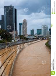 Für die bewohner der karibikregion, die sich damit besser vor vulkanaschewolken schützen können. Sturmisches Wetter In Tel Aviv Stockbild Bild Von Israel Autobahn 28930519