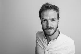 Außenminister kouchner erklärt, wie die französische diplomatie zurück auf die weltbühne kam. Alexandre Kouchner Minds Agency