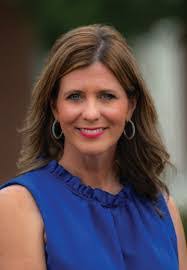 Leslie Akin's Instagram, Twitter & Facebook