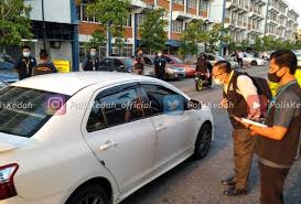 Ketua jabatan siasatan jenayah (jsj) ibu pejabat polis kontinjen (ipk) kedah sac suresh kumar berkata, wanita berusia 26 tahun itu diselamatkan pada 5.45 petang oleh sepasukan anggota polis daripada. Polis Kedah Buat Kejutan Saman Anggota Tidak Patuh Undang Undang Astro Awani