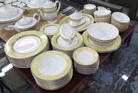 Size is suitable for serving of main dishes, cake or desserts, can. Dinner Service Heinrich Villa Cannes By Villeroy And Boch In Gilded Floral Pattern With A Gold Effect Border 12 Place Setting No Packaging Provided