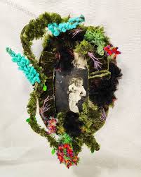 Lea Stansal Sur Instagram Bientot Une Journee De L Amitie A Montigny Le Bretonneux Cadrebrode Broderied Floral Wreath Halloween Wreath Grapevine Wreath