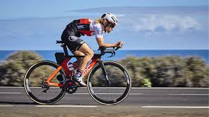 0.3 mile swim, 12.5 mile bike, 5k run. Aero Triathlon Road Disziplin