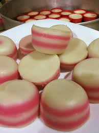 2 cwn tpg beras 3/4 cwn tpg gndom 3 sdb tpg ubi 1 cwn gula 4 cwn sntn grm sikit. Reen Kitchen Kuih Lapis Lembut N Sedap 1 1 4 Cawan Facebook