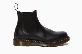 The best designer black leather chelsea boots by arthur knight. 15 Best Chelsea Boots For Men Of 2021 Hiconsumption
