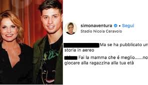 Simona ventura sta passando l'estate in famiglia e via social condivide con i follower gli scatti dei suoi tre siamo stati per oltre un mese chiusi in casa io, giovanni, i miei figli, i suoi figli e due cani. Simona Ventura Il Figlio Niccolo Bettarini Accoltellato Fai La Mamma Commenti Choc All Ultimo Post Su Instagram