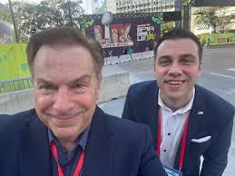 Mike and Phil met Swoop, the mascot for the Philadelphia Eagles 🦅 Who are  you rooting for