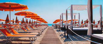 Salvini milano marittima, deejay al papeete beach sulle note dell'inno di mameli. Papeete Beach Cervia Ra Prenotazione Online Spiagge It