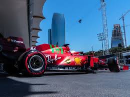 Hamilton konnte, als es im qualifying darauf. Startaufstellung Formel 1 Ferrari Holt Mit Charles Leclerc P1 In Baku
