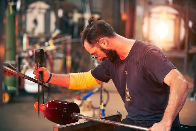 The Fiery Pleasures of “Blown Away,” a Reality-TV Competition for  Glassblowing | The New Yorker