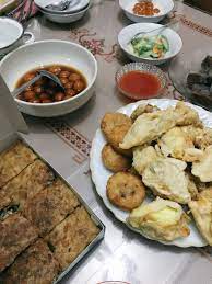 Kamu bisa membuat sendiri menu berbuka puasa di rumah yang enak tapi mudah dan murah. Rangga Moela On Twitter Menu Buka Puasa Pertama Hari Ini Di Rumah Nenek Bdg Yuk Siap2 Buka Puasa Jgn Lupa Sholat Ya Slamet Berbuka Semua Rangga5yuhupagi Https T Co Vgxbydb2uy