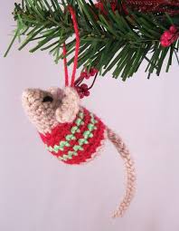 Crochet Creatures Little Christmas Mouse Free Pattern Christmas Crochet Patterns Crochet Christmas Decorations Crochet Xmas