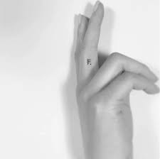 Hình xăm chữ cho nữ trong tầm tay ý nghĩa này mang thông điệp vực dậy tinh thần cho bạn trong cuộc sống. Hinh XÄƒm Ca Tinh Cá»§a Ná»¯ Idol Xá»© Han Co 12 5 Triá»‡u Fan