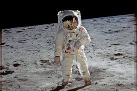Genau genommen fand die erste mondlandung also am frühen morgen des 21. 50 Jahre Mondlandung Das Erste Foto Auf Dem Mond Und 12 Weitere Fakten