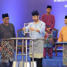 Jumlah keseluruhan tawaran saham baru adalah sebanyak rm 85 juta atau 850 juta unit saham bernilai rm0.10 setiap saham. Pelancaran Skim Wakaf Saham Larkin Sentral Brotherhood Johor ×¤×™×™×¡×'×•×§