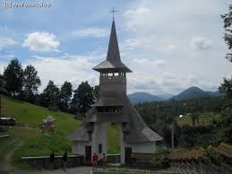Luncile si zavoaiele pitoresti adapostesc pasari frumos cantatoare si minunat colorate (cucul, pupaza, ciocarlia). Poienile Izei Rom Nia AtracÈii Turistice Fun Restaurante Taverne Amfostacolo Amfostacolo