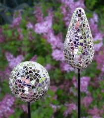 20 Verbluffende Arten Alte Cds Wieder Zu Verwenden Nummer 3 Ist Unglaublich Diy Bastelideen Garden Art Projects Mosaic Garden Garden Art