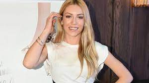 Sinem kobal is a turkish television and film actress. Biografia E Sinem Kobal Youtube