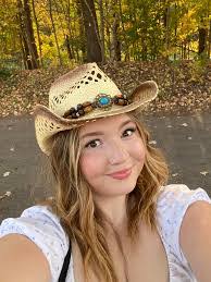 Kimberly Waldrop's Instagram, Twitter & Facebook