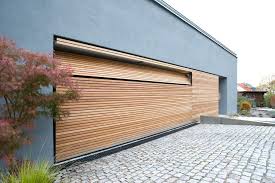 Garagentor Bilder Flachenba 1 4 Ndig Holz Gt Fassadenba Trespa Hormann Normstahl Moderne Garagentore Moderne Garage Garagentore