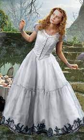 Vestido Que Alicia Usa En La Fiesta Familiar El Cual Esta Disenado Para Una Alicia Ma Alice In Wonderland Costume Cosplay Alice In Wonderland Gowns Of Elegance