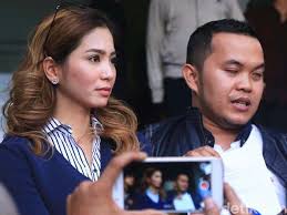 Bunga zainal belum lama ini dibuat geram oleh komentar netizen yang menyebutnya murtad. Bunga Zainal Sudah Beragama Hindu Isu Dinikahi Sukhdev Singh Makin Terkuak