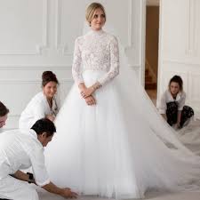 Scopra l'universo christian dior, moda, profumi e accessori da uomo e da donna Abiti Da Sposa Di Alta Moda 2019 A Parigi I Grandi Stilisti Scelgono Il Bianco