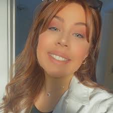 Niki Lambert's Instagram, Twitter & Facebook