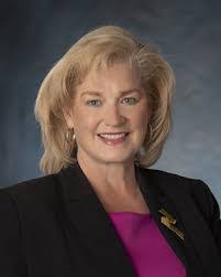 Stephanie Wedge's Instagram, Twitter & Facebook