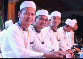 Lalu apakah kamu mempunyai tembaga yang terbentuk seperti cincin?. Lirik Thoha Zain Ilal Habibi Khudzuni Az Zahir Kangsoma Com