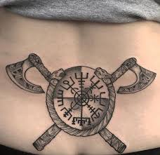 50 Wikinger Tattoo Ideen Und Interessante Symbole Der Nordischen Mythologie Wikinger Tattoo Wikinger Tattoo Symbole Nordische Tattoos Unterarm