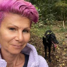 I'm putting together a hexagon blanket, and getting to that stage where my  mind is beginning to wander to the border. Do I just do a couple rounds of  htr or do