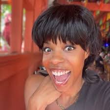 Kim Sawicki (@KimKimitt)