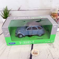 Particulièrement adapté au secteur commercial, le bleu convient très bien à ceux qui visent un poste à forte dimension humaine comme celui de responsable de service client. Miniature Voiture Citroen 2 Cv Bleu Echelle 1 24