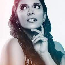 I am awkward so i don't love a red carpet but i wanted a real post here because my la dream glam squerd is so good and they blew it out of… Cecily Strong On Instagram Just A Shameless Photo Of Only Me Because Mattmonathphoto Is A Dang Genius And Everyone Please Only Think Of Me As This Picture Fr