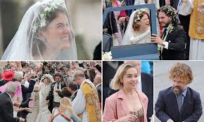 The couple met on the set of game of thrones and invited the couple reportedly invited 200 guests to their big day and will have their reception in wardhill castle, which leslie's family owns. Game Of Thrones Stars Kit Harington And Rose Leslie S Scottish Countryside Wedding All The Photos Photo 1