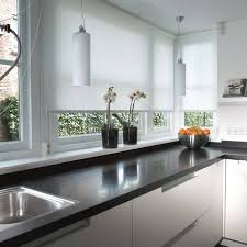 Estores enrollables y alfombra para una moderna cocina de cortinas luis vizcaya | homify. 3 Consejos Pare Elegir Estores Para La Cocina