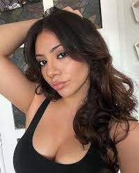 Carmen Bledsoe's Instagram, Twitter & Facebook