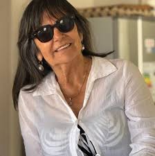 Si piensas en lluvia, lloverá. Así como el gallo canta antes de ver el  amanecer. Cree... Piensa en lluvia y comenzará a llover.