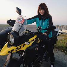 ボード mujeres en motos o carros のピン