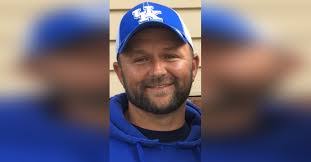 Lee Lanham's Instagram, Twitter & Facebook