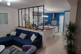 Le salon se compte comme étant une des parties de la maison pour lesquelles on peut se charger de faire la pose d'une verrière. Inspiration Verriere La Cloison Separative En Verriere Sejour Salle A Manger Et Cuisine Ouverte Renov Escaliers Toute La Renovation De Votre Escalier Esthetique Reduction Du Bruit De Grincement Design Recouvrement