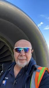 Cooling hot tea by pouring from one cup to another