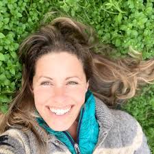 This bed of chickweed is my five star hotel, I feel calm and spoiled by the  stillness that surrounds me as I just lay there and reflect