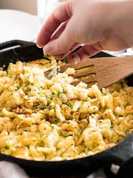 Cheese Spaetzle Kasespatzle Is The German Version Of Mac And Cheese Made With German Egg Noodles And Emmental Cheese Spaetzle Recipe Cheese Spaetzle Spatzle