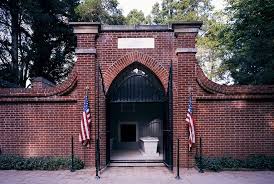 George Washington Washington S Estate Family Tomb In Mt Vernon Virginia Mount Vernon George Washington Vernon