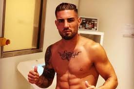Andy delort is an algerian professional footballer who plays as a striker for ligue 1 club montpellier, whom he also captains, and the algeria national team . Andy Delort Attaquant De Montpellier En Garde A Vue Apres Une Course Poursuite Je M En Bats Les Cou Je Gagne 150 000 Euros Par Mois Pureactu Com