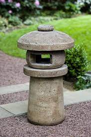 Sapporo Lantern I Love The Simplistic Design Japanese Stone Lanterns Japanese Garden Lanterns Japanese Garden