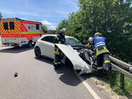 Im heftigen unwetter fallen in benken zahlreiche tote vögel vom baum. Unfall Auf B 462 Bei Schramberg Verursacher Bereits Vor Zusammenstoss Auf Seiner Fahrt Negativ Aufgefallen Schramberg Umgebung Schwarzwalder Bote
